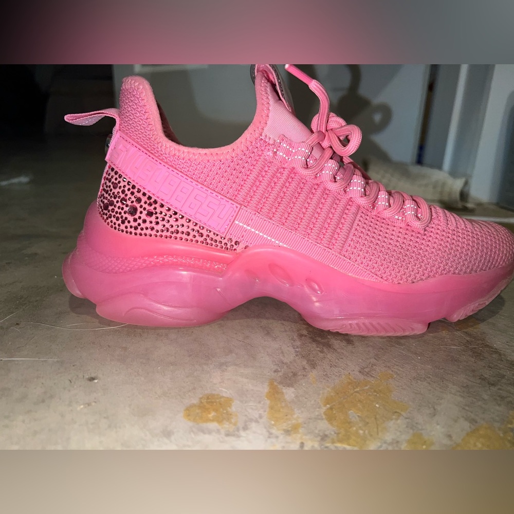 Steve Madden -8.5 - runs a half size small